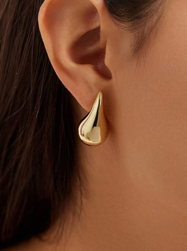teardrop earrings Hailey bieber |golden teardrop earrings| Hailey earrings
