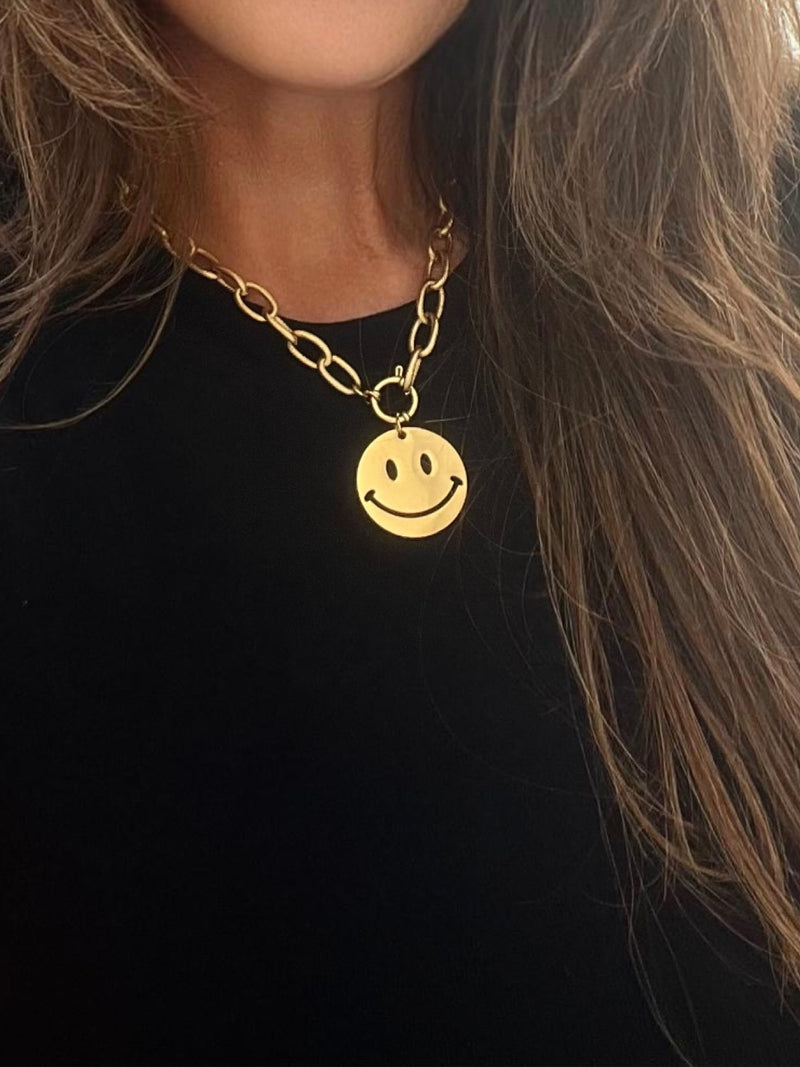 Bold Smiley Necklace Gold