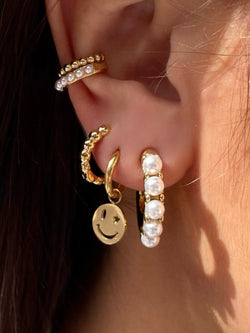 Smiley Huggie Earring Gold