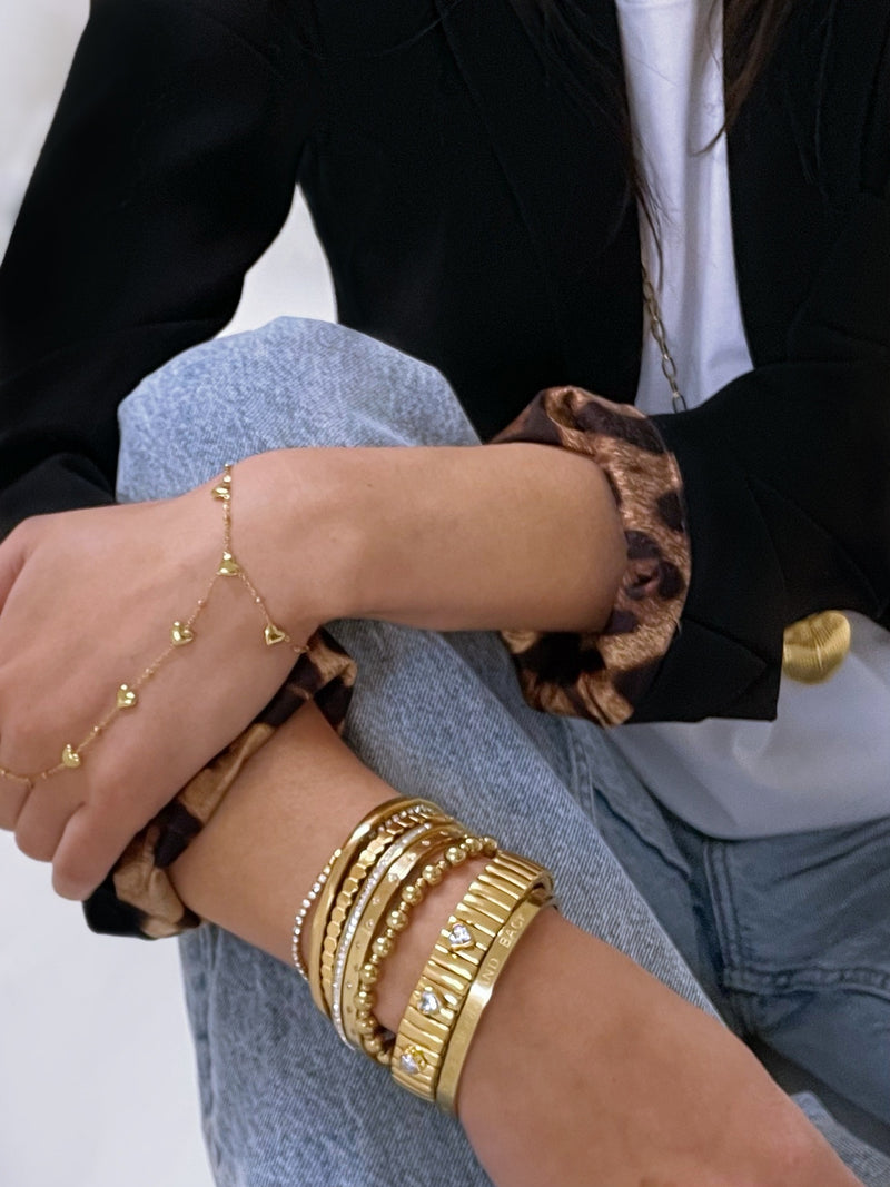 The Golden grace hand chain | hand chain trend| this is how to wear a hand chain