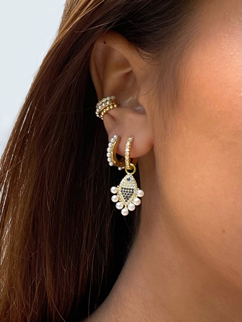 earring with fish charm|fish shaped earrings|pearl earrings|oorbellen met vis|leuke zomer oorbellen|hippe oorbellen|trendy dames oorbellen