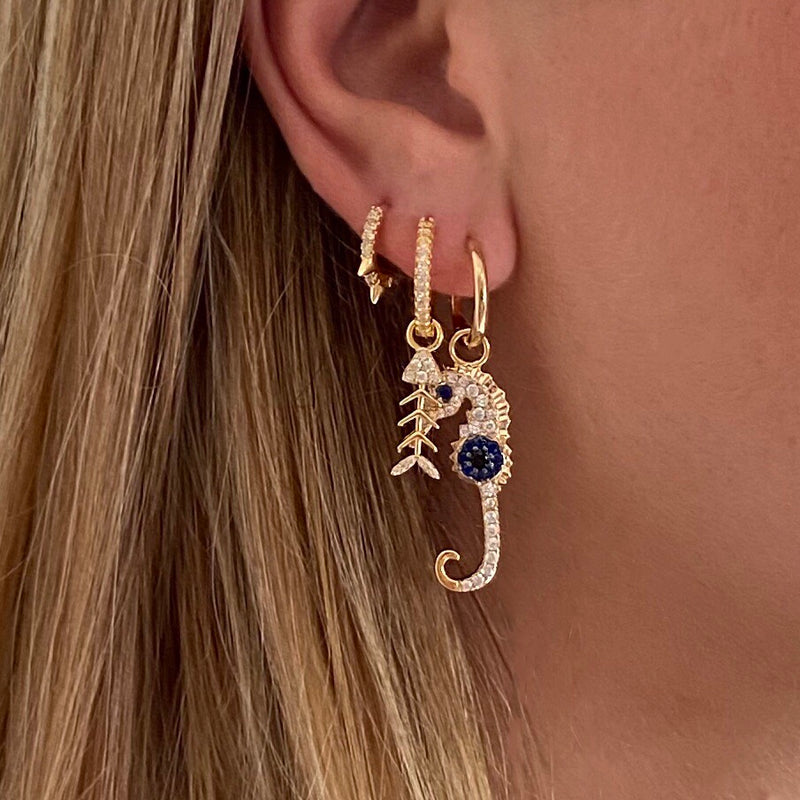 seahorse earring gold-golden fish bone earring- oorbellen met steentjes-oorbellen Naarden-earcandy oorbellen