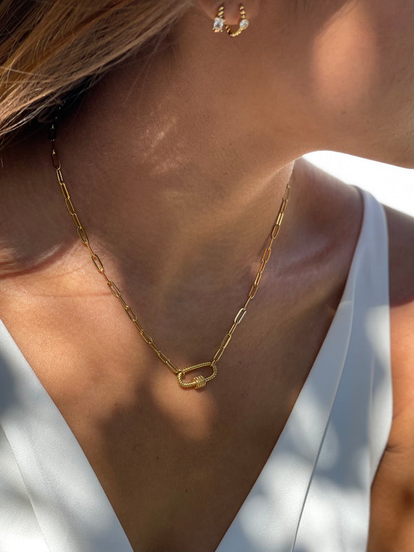 Necklace Twisted Oval Lock