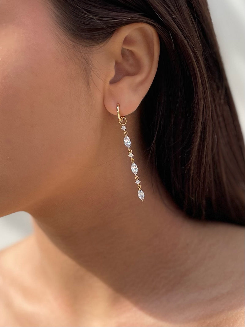 lange oorbellen voor bruiloft|oorbellen voor bruid|lange oorbellen met steentjes|Franky oorbellen|wedding earrings|jewelry for bride