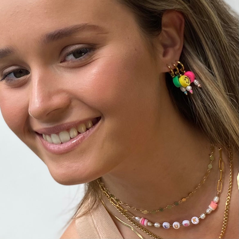 summer jewelry-zomer sieraden-smiley oorbellen-oorbellen met smiley en parels-smiley sieraden-smiley oorbellen goud--smiley earrings-earrings with smiley gold