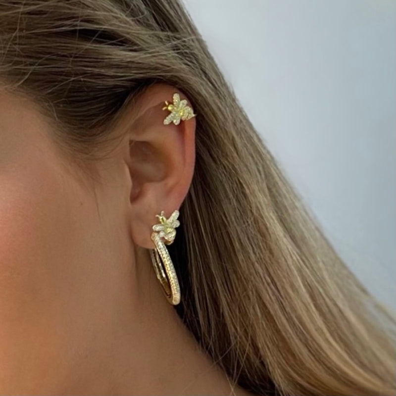 classic hoop earrings gold| classic pave hoop earrings| hoops with stones |medium size hoops with stones| zirconia oorringen goudkleur
