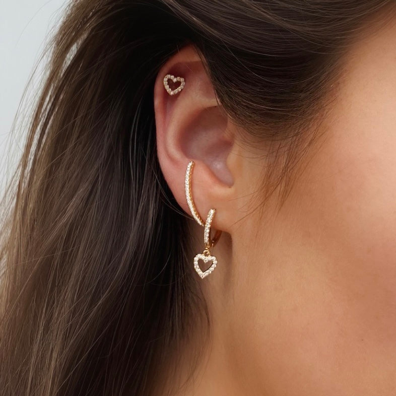 oorbellen met hartje|earring with heart charm|pavé heart huggie earring